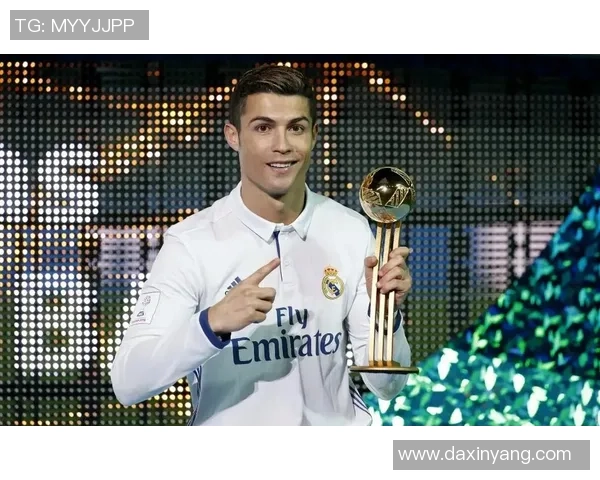 足球巨星C罗佩戴手环背后的秘密与象征意义解析