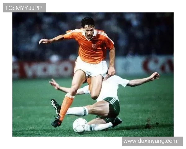 曾经的绿茵英雄如今的隐退背影：探寻没落足球球星的光辉与沉寂